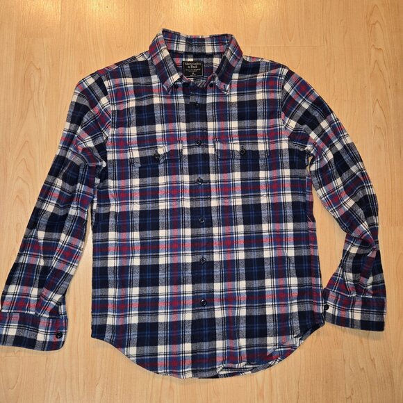 Fantastic Abercrombie & Fitch plaid flannel button down - Picture 3 of 3